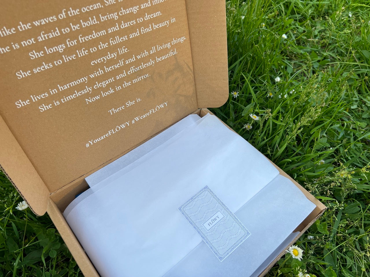 FLÕWY packaging box open 