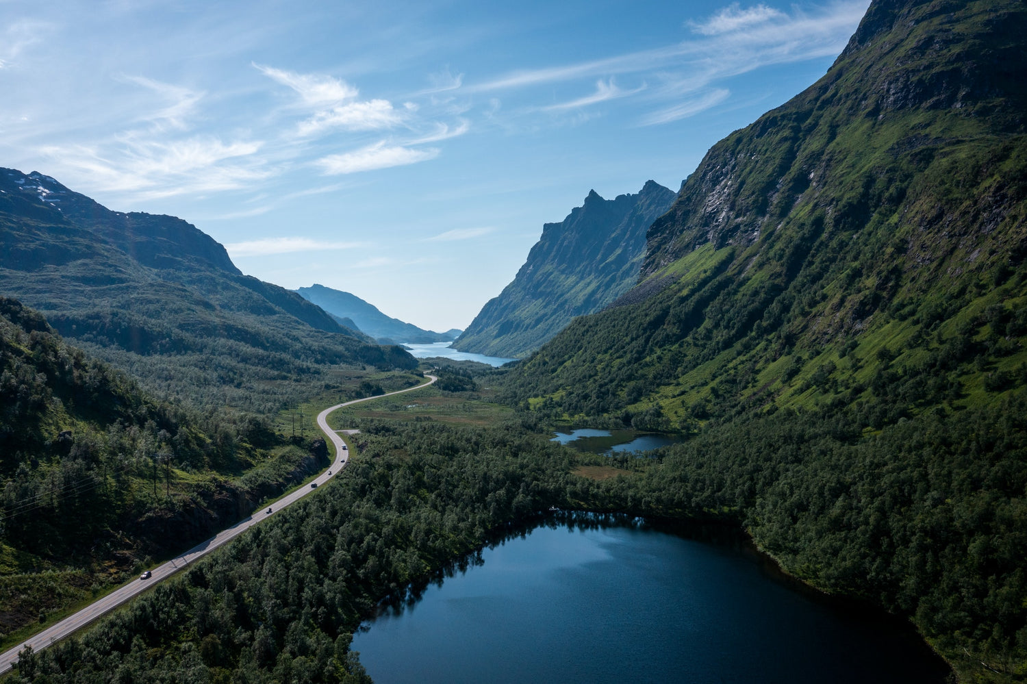 Highway running in the mountains, which symbolizes FLÕWY's green shipping 